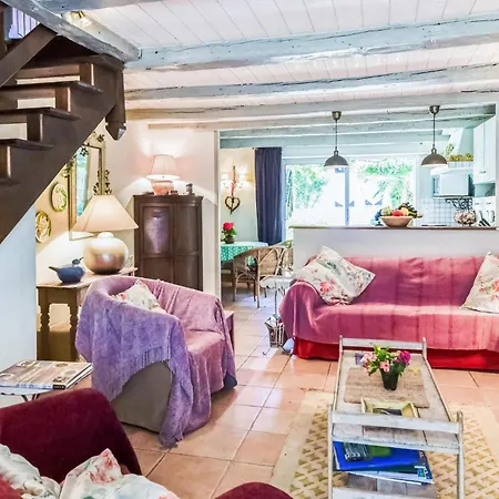 2 Bedroom Amazing In Prázdninový dům Saint-Martin-de-Ré